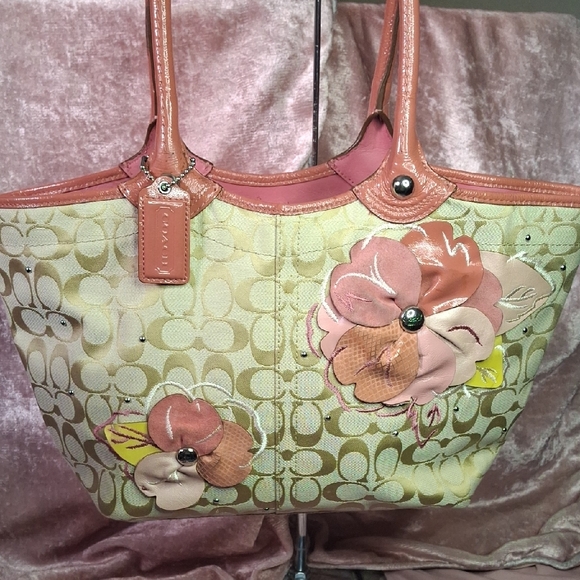 Coach Handbags - EUC COACH BLEEKER PINK CORAL Floral Applique Tote
